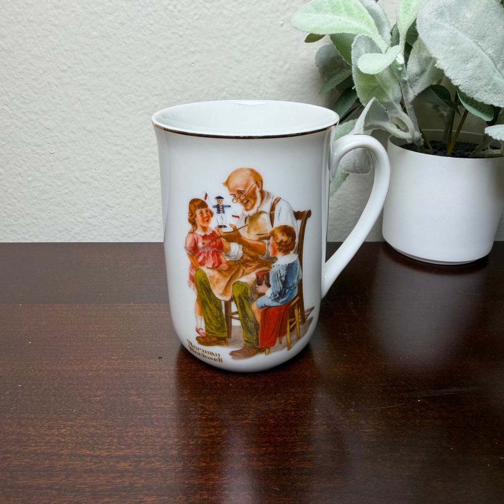 Norman Rockwell Museum The Toymaker Vintage‎ 1982 Porcelain Mug Gold Trim Japan